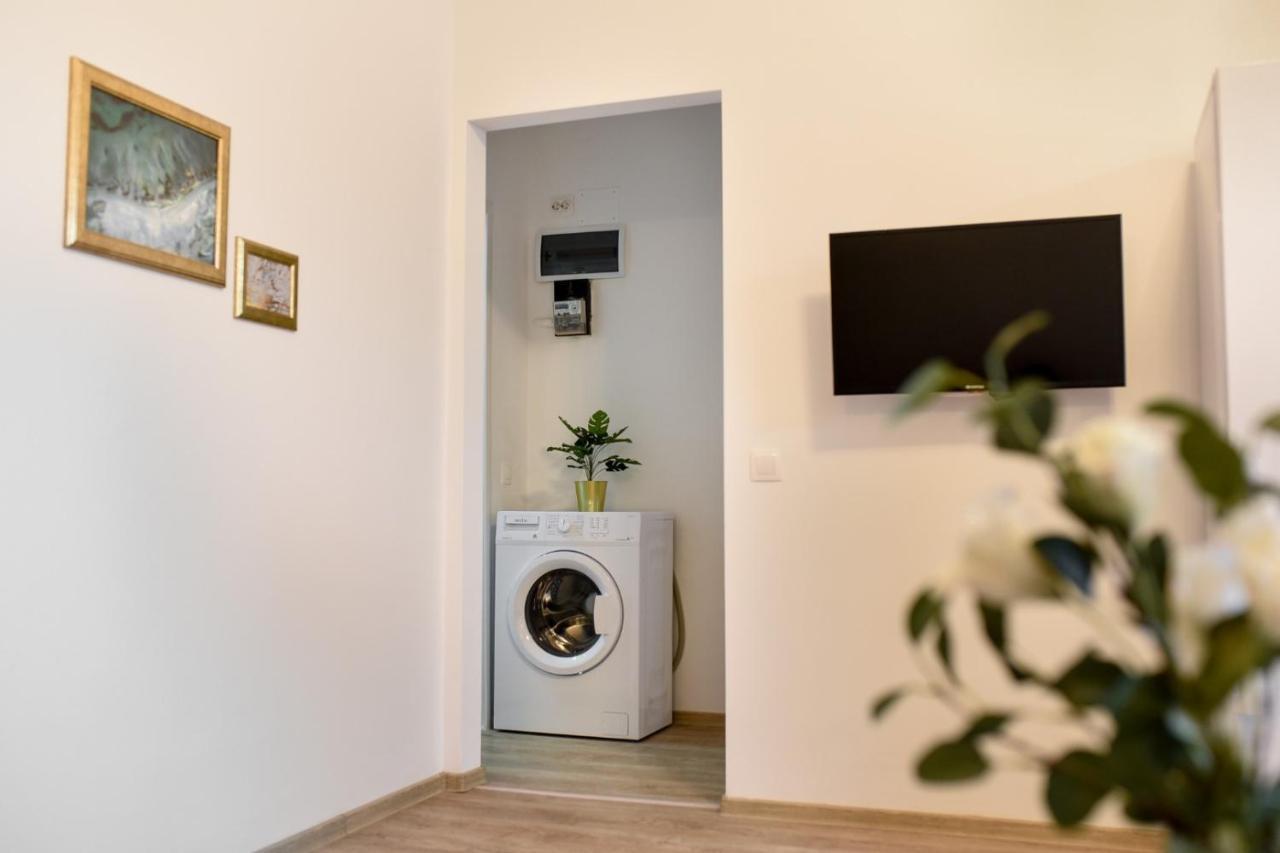 Cozy 1Br Escape - Apartment With Charming Balcony Near Universitate Bukurešť Exteriér fotografie