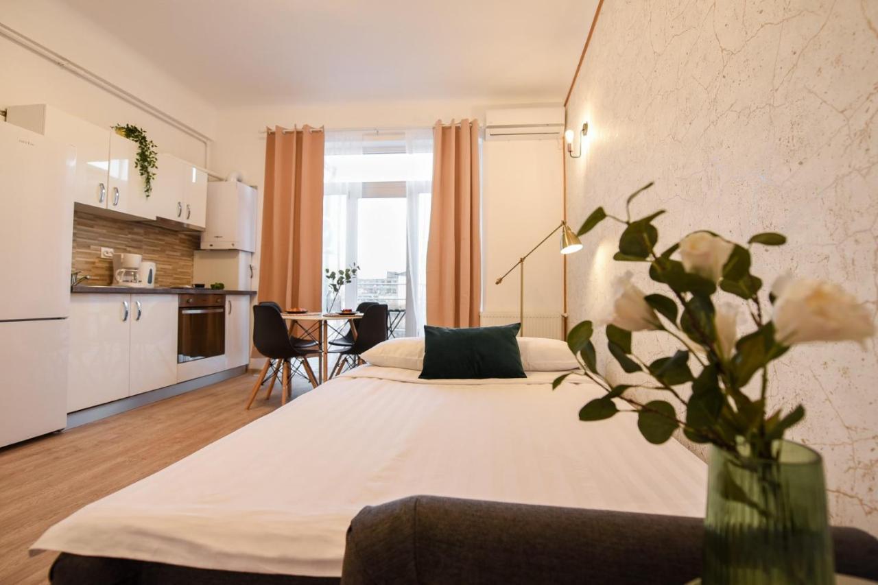 Cozy 1Br Escape - Apartment With Charming Balcony Near Universitate Bukurešť Exteriér fotografie
