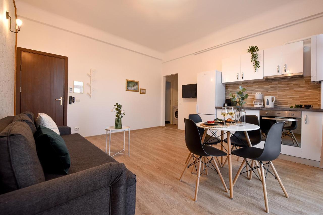 Cozy 1Br Escape - Apartment With Charming Balcony Near Universitate Bukurešť Exteriér fotografie